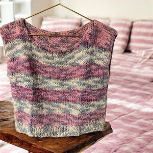 Hand knitted sleeveless sweater, Vintage from the early 1990’s. EUC